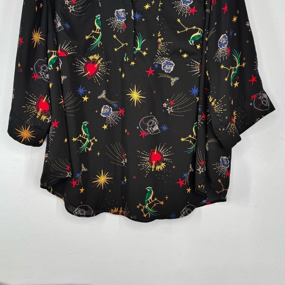 Torrid Harper Black V-Neck Blouse Heart & Dagger Skull Flower Bird Etc Print 3 - Picture 4 of 10